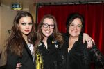 Amsterdam 4 april 2013
Modeshow en presentatie t shirts ontworpen door Lola Brood in Paradiso. Lola met zus Holly en moeder Xandra
Peter Smulders bv