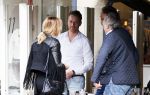 Amsterdam 17 april 2013
Lieke v Lexmond en Mark v Eeuwen groeten elkaar op terras bij Joffers. Mark zat er met een vriend en Lieke kwam daar met haar manager Frank Wisse.
Peter Smulders bv