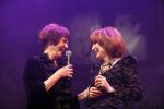 Amsterdam 2 april 2013
Liesbeth List krijgt uit handen van Mies Bouwman de radio Nostalgia ouvre award in het nieuwe de la mar theater.
Peter Smulders bv