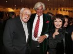 Amsterdam 2 april 2013
Liesbeth List krijgt uit handen van Mies Bouwman de radio Nostalgia ouvre award in het nieuwe de la mar theater. Cor v Zadelhoff met Mies Bouwman en Leen Timp
Peter Smulders bv