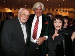 Amsterdam 2 april 2013
Liesbeth List krijgt uit handen van Mies Bouwman de radio Nostalgia ouvre award in het nieuwe de la mar theater. Cor v Zadelhoff met Mies Bouwman en Leen Timp
Peter Smulders bv