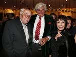 Amsterdam 2 april 2013
Liesbeth List krijgt uit handen van Mies Bouwman de radio Nostalgia ouvre award in het nieuwe de la mar theater. Cor v Zadelhoff met Mies Bouwman en Leen Timp
Peter Smulders bv