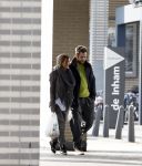 Amsterdam 18 maart 2013
miralem sulejmani met zijn vriendin op straat.
Peter Smulders bv