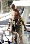 Porto Ercole 9 Juni 2004
Prins Bernhard met been in verband op de Jumbo VI
Peter Smulders BV