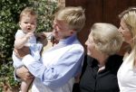 Tavernelle 9 juli 2004
Fotomoment op vakantie bij Prins Willem Alexander Maxima en prinses Amalia met hond mac 
Peter Smulders bv