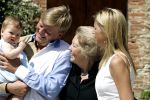 Tavernelle 9 juli 2004
Fotomoment op vakantie bij Prins Willem Alexander Maxima en prinses Amalia met hond mac 
Peter Smulders bv