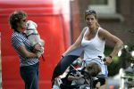 Amsterdam 29 juli 2004
Danielle Overgaag met Tijmen en Fiene in bakfiets en met Simone Kleinsma met hondje
Peter Smulders bv