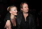Amsterdam 8 april 2013
Presentatie ring wasteland ontworpen door Stacey Rookhuizen in club NL. Stacey met haar vriend
Peter Smulders bv