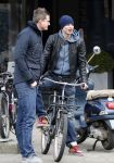 Amsterdam 28 maart 2013
Sven Kramer op zijn fiets in amsterdam zuid.
Peter Smulders bv