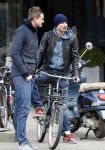 Amsterdam 28 maart 2013
Sven Kramer op zijn fiets in amsterdam zuid.
Peter Smulders bv
