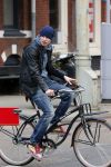 Amsterdam 28 maart 2013
Sven Kramer op zijn fiets in amsterdam zuid.
Peter Smulders bv