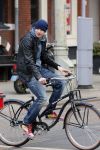 Amsterdam 28 maart 2013
Sven Kramer op zijn fiets in amsterdam zuid.
Peter Smulders bv