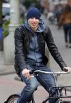 Amsterdam 28 maart 2013
Sven Kramer op zijn fiets in amsterdam zuid.
Peter Smulders bv