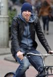 Amsterdam 28 maart 2013
Sven Kramer op zijn fiets in amsterdam zuid.
Peter Smulders bv