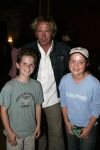 Scheveningen 2 juli 2004
Feestje Holland casino in het Kurhaus.
Tom Egbers met 2 fans
Peter Smulders bv