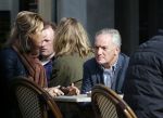 Amsterdam 15 april 2013
Tom Okker met een dame op terras.
Peter Smulders bv