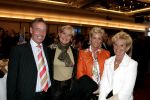 Scheveningen 2 juli 2004
Feestje Holland casino in het Kurhaus.
Vivian Boelen met vrienden