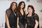Amsterdam 18 maart 2013
Premiere Valentino in Tuschinski met in de hoofdrollen Najib Amhali Elise Schaap Johnny de Mol en Yolanthe Sneijder Cabau. Yolanthe met moeder en schoonmoeder
Peter Smulders bv