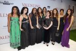 Amsterdam 18 maart 2013
Premiere Valentino in Tuschinski met in de hoofdrollen Najib Amhali Elise Schaap Johnny de Mol en Yolanthe Sneijder Cabau. Yolanthe met moeder schoonmoeder zussen en vriendinnen
Peter Smulders bv