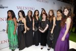 Amsterdam 18 maart 2013
Premiere Valentino in Tuschinski met in de hoofdrollen Najib Amhali Elise Schaap Johnny de Mol en Yolanthe Sneijder Cabau. Yolanthe met moeder schoonmoeder zussen en vriendinnen
Peter Smulders bv