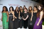 Amsterdam 18 maart 2013
Premiere Valentino in Tuschinski met in de hoofdrollen Najib Amhali Elise Schaap Johnny de Mol en Yolanthe Sneijder Cabau. Yolanthe met moeder schoonmoeder zussen en vriendinnen
Peter Smulders bv