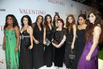 Amsterdam 18 maart 2013
Premiere Valentino in Tuschinski met in de hoofdrollen Najib Amhali Elise Schaap Johnny de Mol en Yolanthe Sneijder Cabau. Yolanthe met moeder schoonmoeder zussen en vriendinnen
Peter Smulders bv