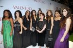 Amsterdam 18 maart 2013
Premiere Valentino in Tuschinski met in de hoofdrollen Najib Amhali Elise Schaap Johnny de Mol en Yolanthe Sneijder Cabau. Yolanthe met moeder schoonmoeder zussen en vriendinnen
Peter Smulders bv