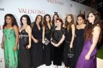 Amsterdam 18 maart 2013
Premiere Valentino in Tuschinski met in de hoofdrollen Najib Amhali Elise Schaap Johnny de Mol en Yolanthe Sneijder Cabau. Yolanthe met moeder schoonmoeder zussen en vriendinnen
Peter Smulders bv