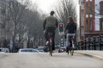 Amsterdam 16 maart 2015
Arie Boomsma met zijn nieuwe vriendin Romy Houwer in Amsterdam en bij zijn huis/appartement