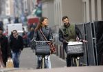 Amsterdam 16 maart 2015
Arie Boomsma met zijn nieuwe vriendin Romy Houwer in Amsterdam en bij zijn huis/appartement