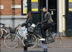 Amsterdam 16 maart 2015
Arie Boomsma met zijn nieuwe vriendin Romy Houwer in Amsterdam en bij zijn huis/appartement