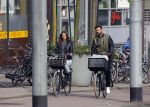 Amsterdam 16 maart 2015
Arie Boomsma met zijn nieuwe vriendin Romy Houwer in Amsterdam en bij zijn huis/appartement