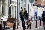 Amsterdam 16 maart 2015
Arie Boomsma met zijn nieuwe vriendin Romy Houwer in Amsterdam en bij zijn huis/appartement