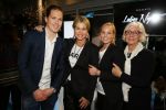 Heteren 12 maart 2015
Ladies night bij porsche centrum Gelderland.
Bartina Koeman met moeder en kinderen Tim en Debbie