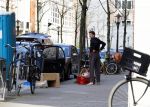 Amsterdam 7 maart 2015
Bas v Veggel en de ouders van Lieke v Lexmond bij verhuizen naar het nieuwe huis van Lieke en Bas