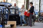 Amsterdam 7 maart 2015
Bas v Veggel en de ouders van Lieke v Lexmond bij verhuizen naar het nieuwe huis van Lieke en Bas
