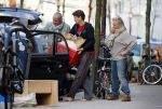 Amsterdam 7 maart 2015
Bas v Veggel en de ouders van Lieke v Lexmond bij verhuizen naar het nieuwe huis van Lieke en Bas