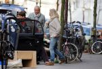 Amsterdam 7 maart 2015
Bas v Veggel en de ouders van Lieke v Lexmond bij verhuizen naar het nieuwe huis van Lieke en Bas