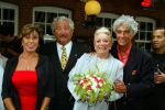 Rotterdam 30 juni 2002

Corry v Gorp 60 jaar surpriseparty

Corry met Corstiaan de Vries en Hans Boskamp met vrouw

Peter Smulders bv