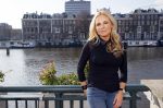Amsterdam 13 maart 2015
Graciela l'Ami met haar boek over haar leven met Fernando Ricksen in het Amstel hotel.
Ook haar vriend en zoon zijn aanwezig.