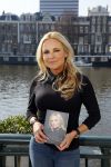 Amsterdam 13 maart 2015
Graciela l'Ami met haar boek over haar leven met Fernando Ricksen in het Amstel hotel.
Ook haar vriend en zoon zijn aanwezig.