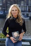 Amsterdam 13 maart 2015
Graciela l'Ami met haar boek over haar leven met Fernando Ricksen in het Amstel hotel.
Ook haar vriend en zoon zijn aanwezig.