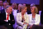 Amsterdam 8 maart 2015
Modeshow Paul Schulten in het Okura.
Harry Mens met zijn buurvrouw en dochter Suze.