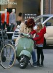 Amsterdam 11 maart 2015    
Isa Hoes met dochter Vlinder op de scooter