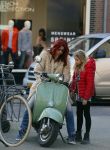 Amsterdam 11 maart 2015    
Isa Hoes met dochter Vlinder op de scooter
