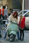Amsterdam 11 maart 2015    
Isa Hoes met dochter Vlinder op de scooter