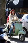 Amsterdam 11 maart 2015    
Isa Hoes met dochter Vlinder op de scooter
