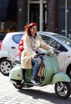 Amsterdam 11 maart 2015    
Isa Hoes met dochter Vlinder op de scooter