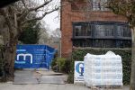 Amsterdam 15 maart 2015
Jaap v Zweden is zijn huis aan het water/gracht aan het verbouwen.