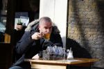 Amsterdam 12 maart 2015
Jeroen v Koningsbrugge en Georgina Verbaan op terras en op straat in Amsterdam.